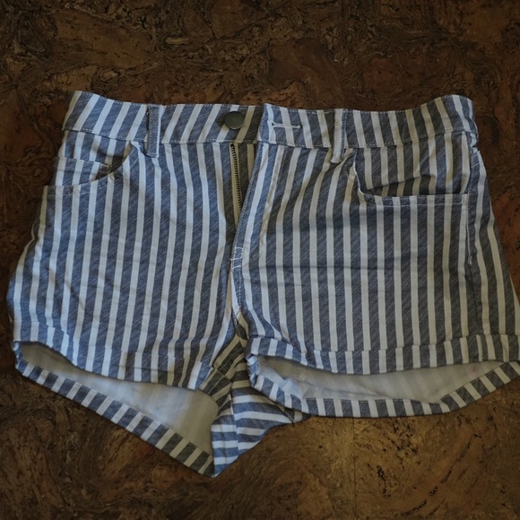 H & M Shorts - Picture 1 of 4